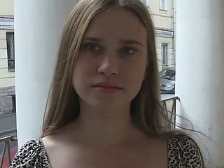 Chory kid play around filmowanie nieśmiała amatora jazdy mu odwrócić
