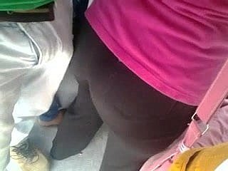 gropping culo en autobús