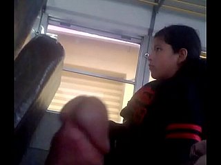 NENA viendo 마일 베르가 엔 버스