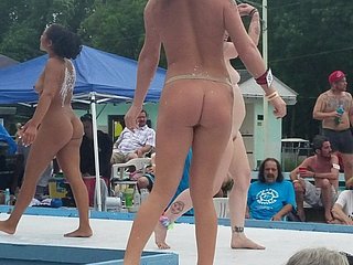 Go Go ragazze starkers nigh Nudes a Poppin 2019