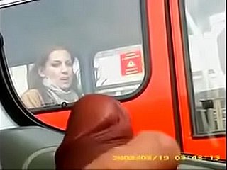 انها ساعات ديك وحتى يلعق شفتيها