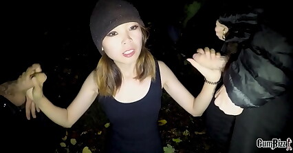 Asian teen quickly finish up her public blowbang before curfew